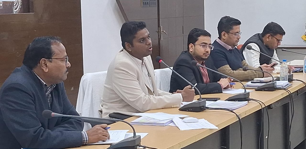 शासन के निर्देशानुसार 31 दिसंबर से पहले तक सरकारी खजाने में लौटानी होगी निष्क्रिय खातों की राशि – कलेक्टर  हरिस एस’ ’समय सीमा की बैठक में कलेक्टर ने धान खरीदी में विशेष सतर्कता बरतने के निर्देश ’