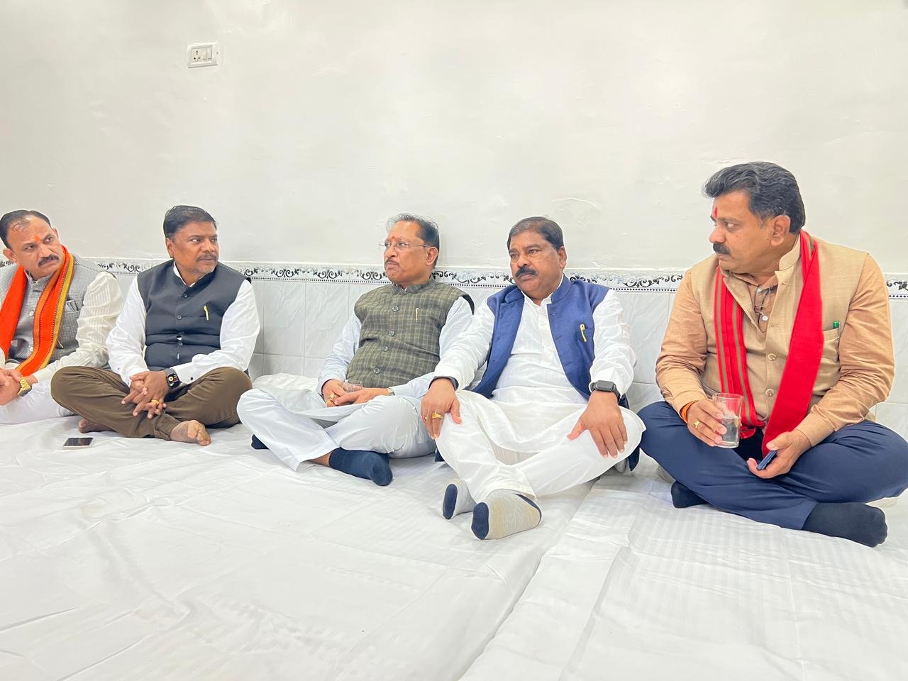 मुख्यमंत्री विष्णुदेव साय और उप मुख्यमंत्री   विजय शर्मा ने फरसागुड़ा पहुंचकर कश्यप परिवार