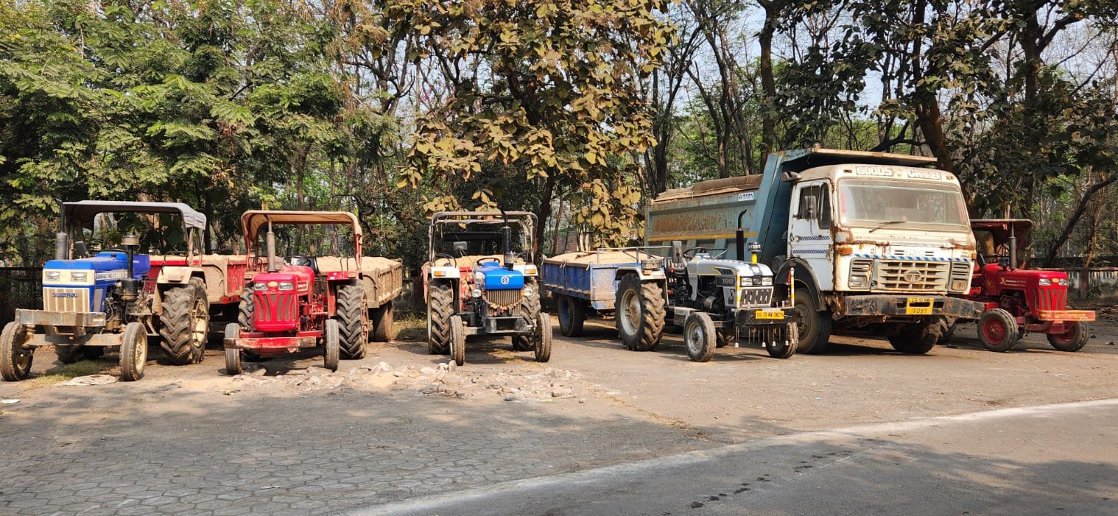 रेत के अवैध परिवहन में लगे 9 ट्रैक्टर जब्त, वाहन मालिकों पर दर्ज हुआ प्रकरण