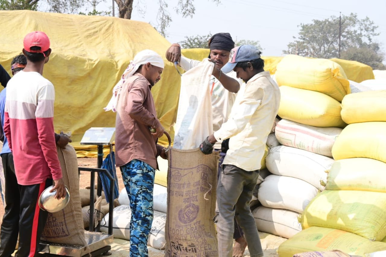 जिले में धान की खरीदी महाभियान से किसानों में हर्ष व्याप्त