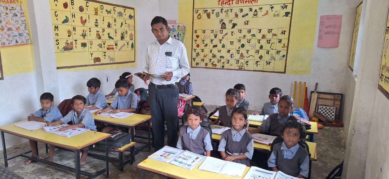 युक्तियुक्त करण से नेवरिया पारा प्राथमिक शाला में आई शिक्षा की नई रोशनी