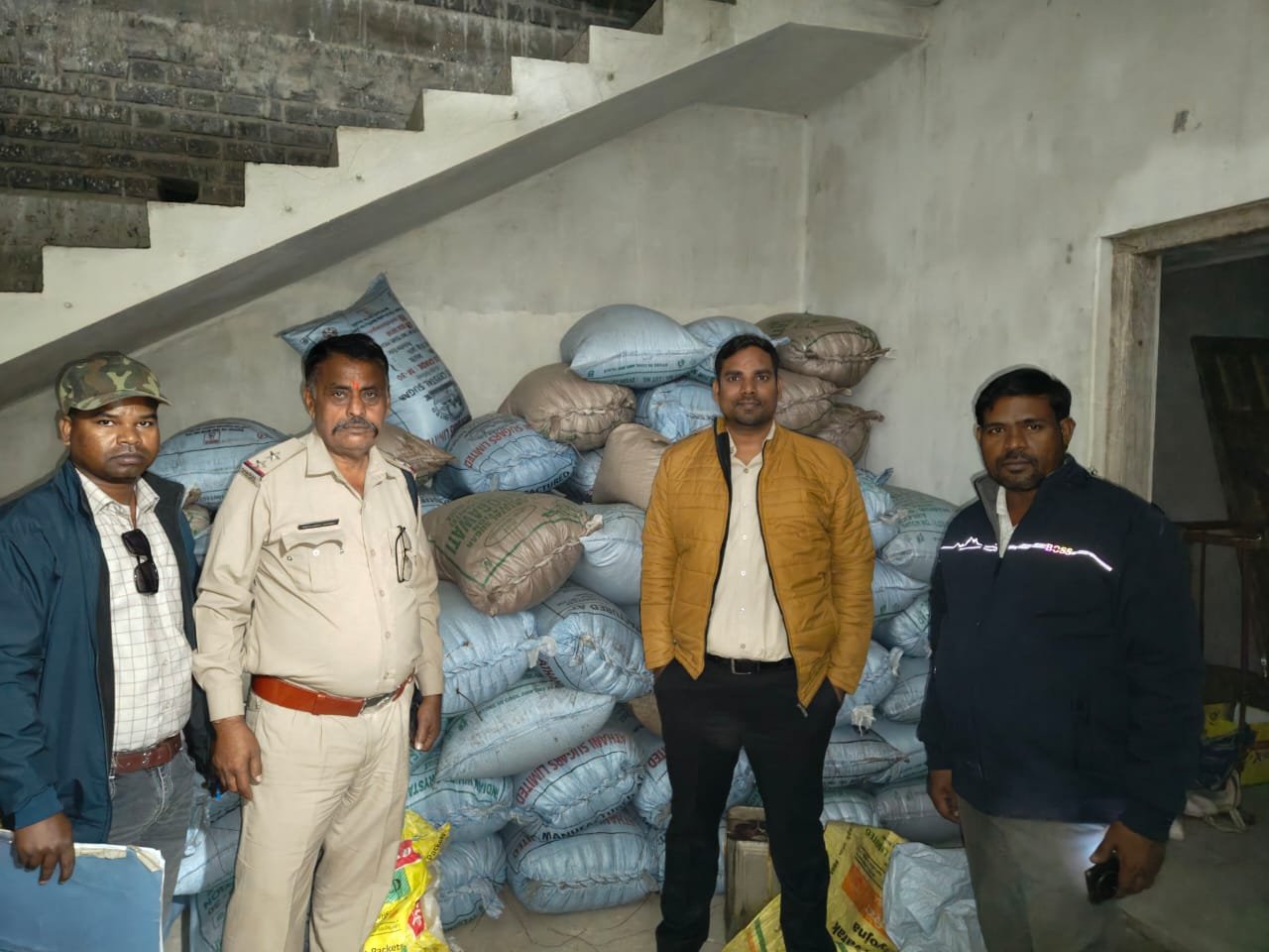 ग्राम कुर्रू में 51 कट्टी अवैध धान जब्त, मंडी अधिनियम के तहत की गई कार्रवाई