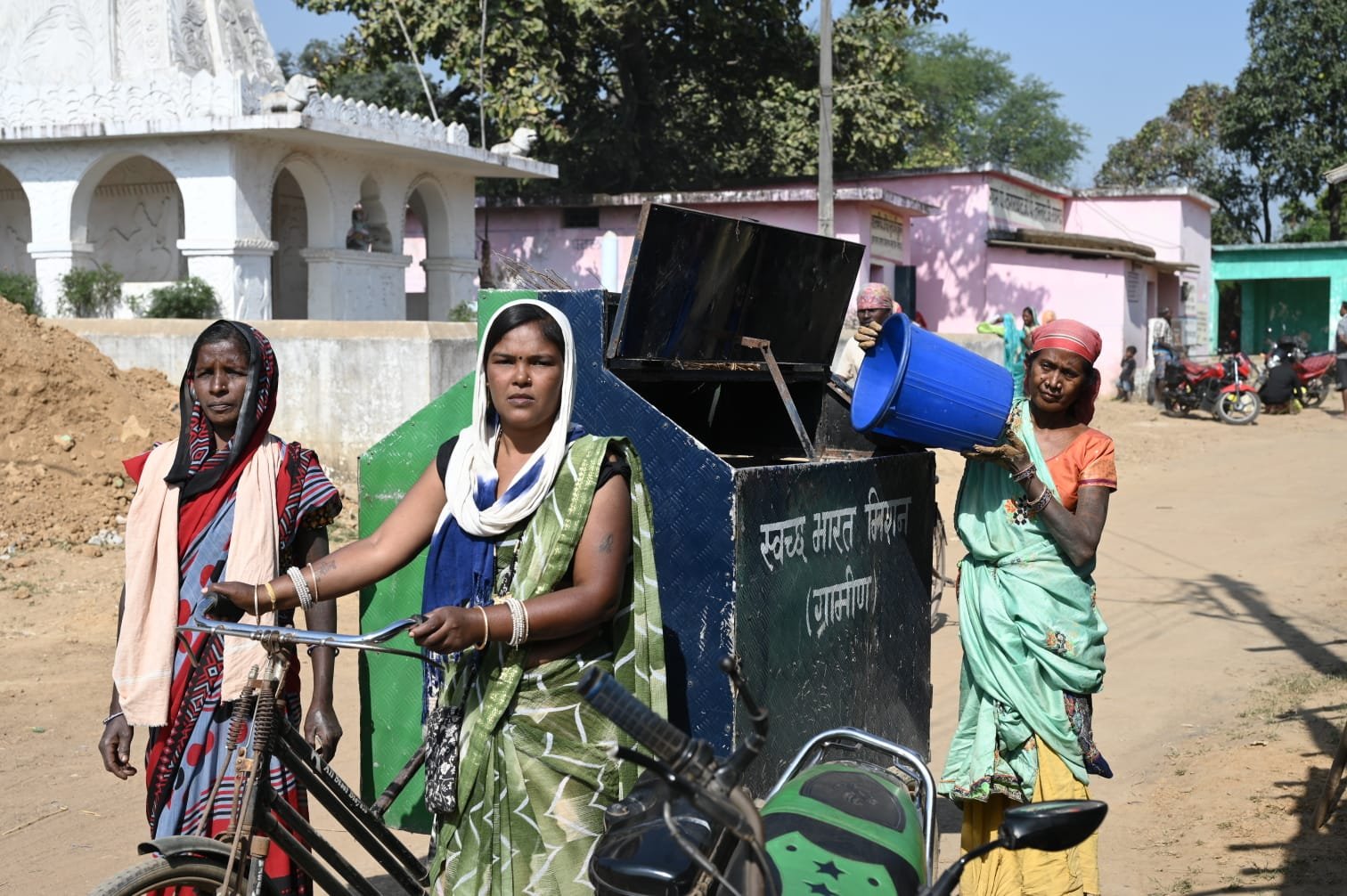 ग्राम पंचायत टांगरघाट में घर-घर कचरा संग्रहण से स्वच्छता की सफल पहल