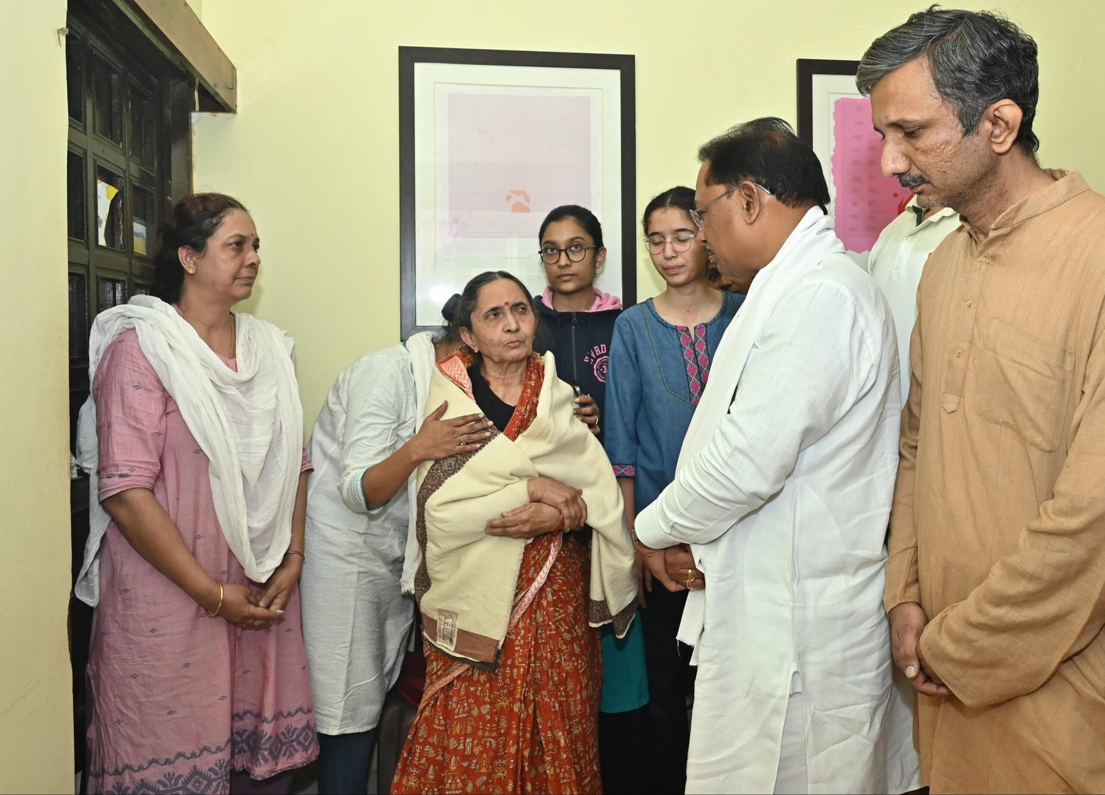 ज्ञानपीठ सम्मानित साहित्यकार विनोद कुमार शुक्ल को मुख्यमंत्री  विष्णु देव साय ने दी भावभीनी अंतिम श्रद्धांजलि*