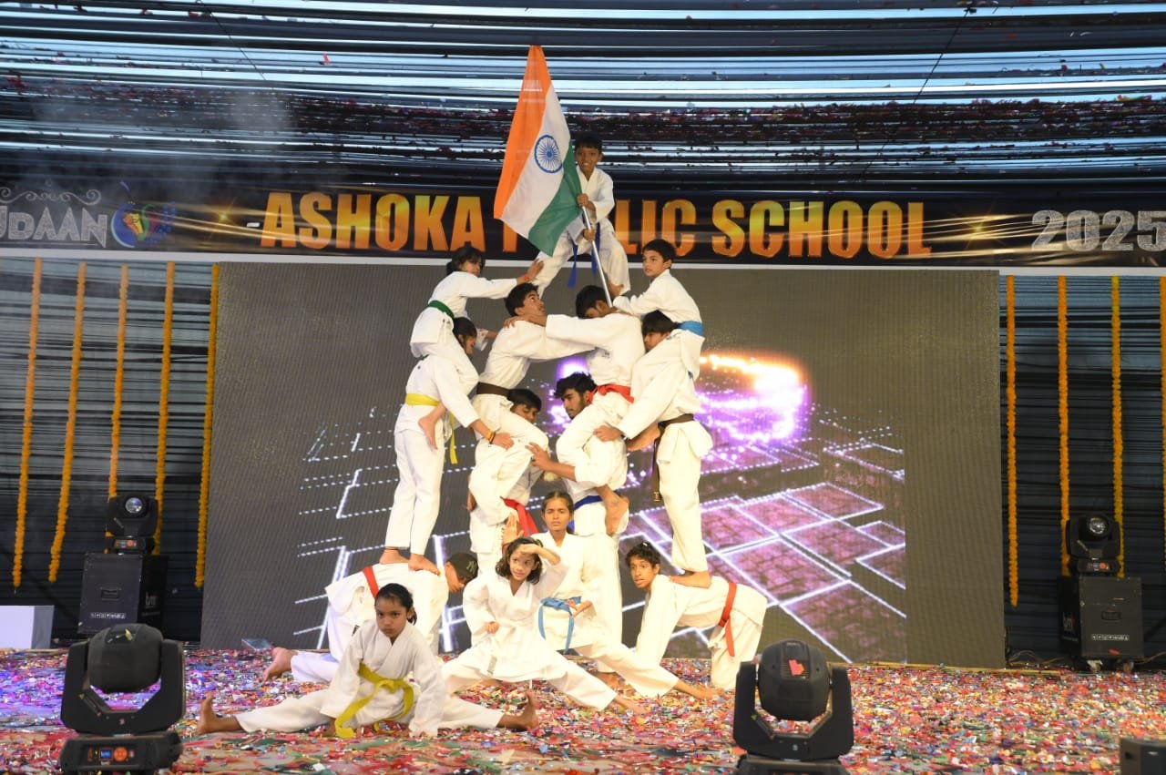 “‘उड़ान’ बनी सपनों की पहचान : अशोका पब्लिक विद्यालय का वार्षिक महोत्सव बना प्रेरणा का मंच”