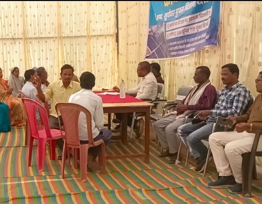 प्रधानमंत्री सूर्य घर मुफ्त बिजली योजना के तहत ग्राम कपालफोड़ी में जागरूकता शिविर आयोजित