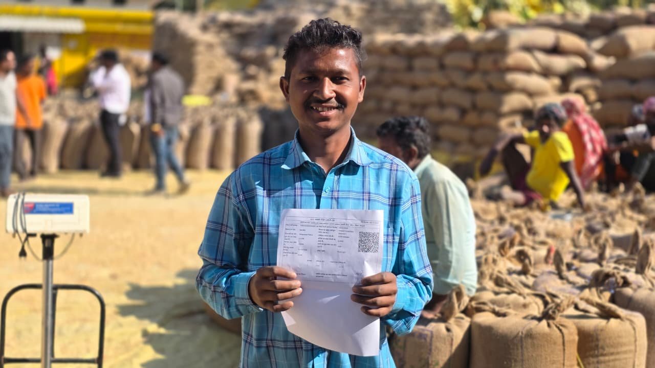 डिजिटल तकनीक से बदली धान खरीदी की तस्वीर, ‘तुहंर टोकन’ ऐप से किसानों को बड़ी राहत समय, श्रम और संसाधनों की बचत- कृषक नंदलाल पैकरा