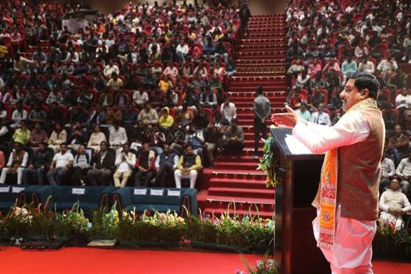 गीता का प्रत्येक अध्याय ज्ञान, विज्ञान, दर्शन, योग और कर्तव्य की भावना से परिपूर्ण : मुख्यमंत्री डॉ. यादव