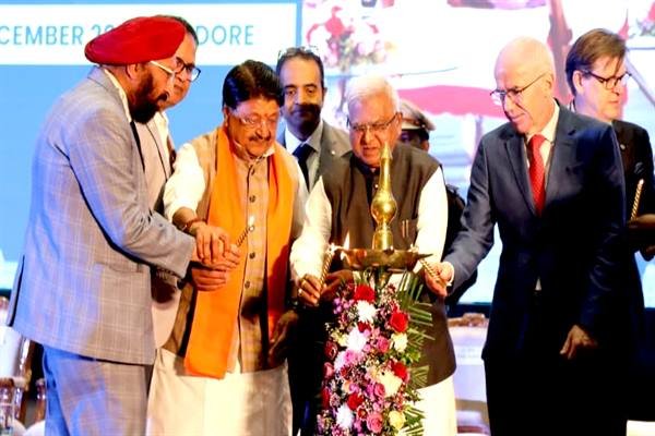 चिकित्सक भगवान का दूसरा रूप होता है : राज्यपाल  मंगुभाई पटेल