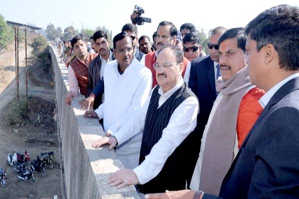 केंद्रीय स्वास्थ्य मंत्री नड्डा ने मेडिसिटी मेडिकल कॉलेज और शिप्रा के निर्माणाधीन घाटों का निरीक्षण किया