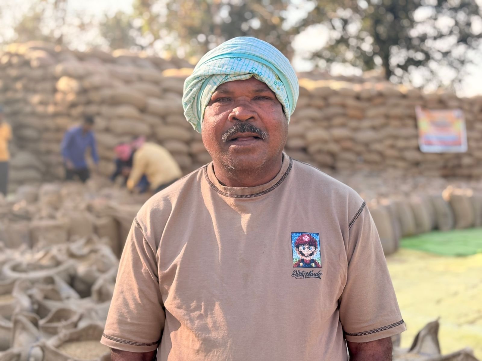 धान बेचकर ट्रैक्टर की किश्त चुकाएंगे किसान  रामूराम