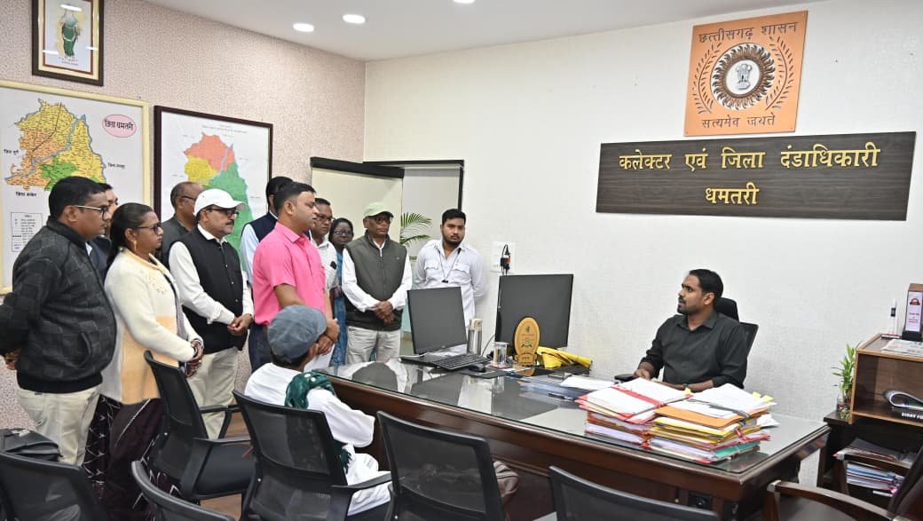 जनदर्शन में कलेक्टर   अबिनाश मिश्रा ने सुनी आमजनों की समस्याएं त्वरित निराकरण के दिए निर्देश, 42 आवेदन हुए प्राप्त