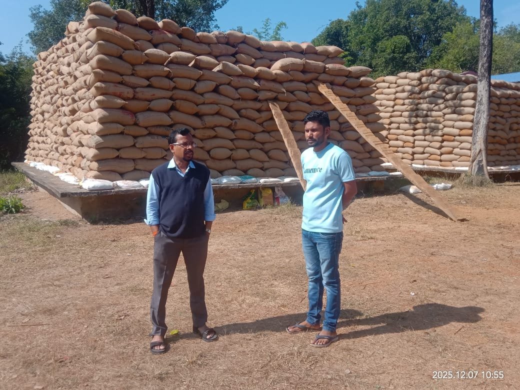 एसडीएम जागेश्वर कौशल ने किया बीजापुर धान खरीदी केंद्र का औचक निरीक्षण