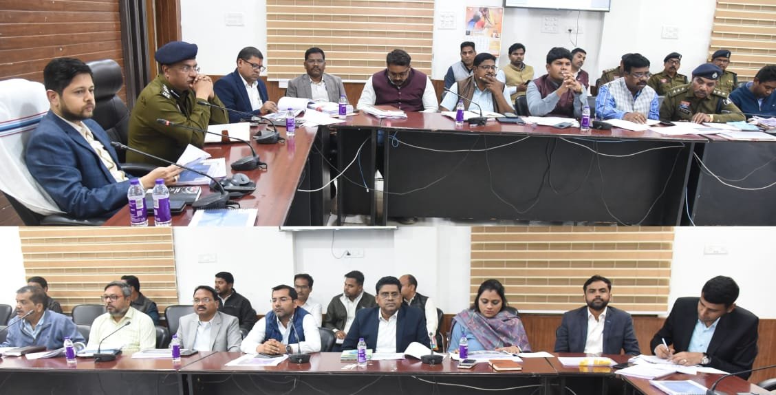 यातायात नियमों का पालन कराने सहित सड़क दुर्घटना रोकने प्रभावी कार्यवाही करें -कलेक्टर