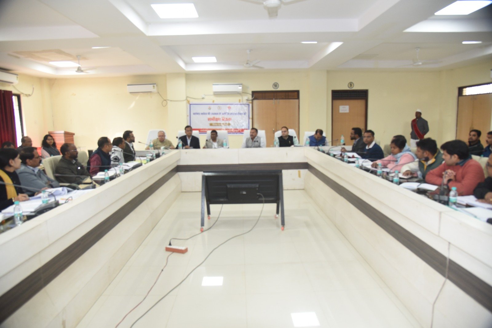 कलेक्टर ने ली जिला स्तरीय स्वास्थ्य विभाग समीक्षा बैठक