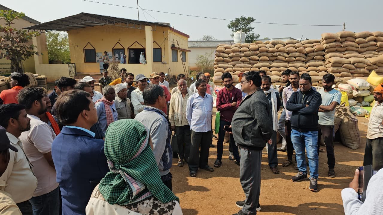 मंत्री श्री यादव ने किया बिरेझर उपार्जन केन्द्र का निरीक्षण