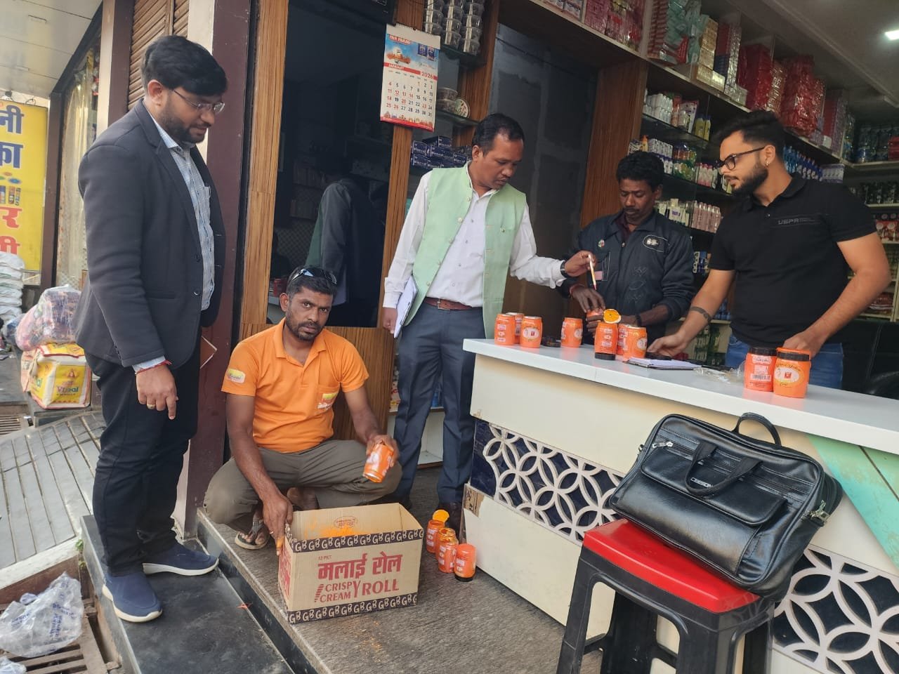 अखाद्य रंग के विरुद्ध खाद्य सुरक्षा विभाग की कार्रवाई