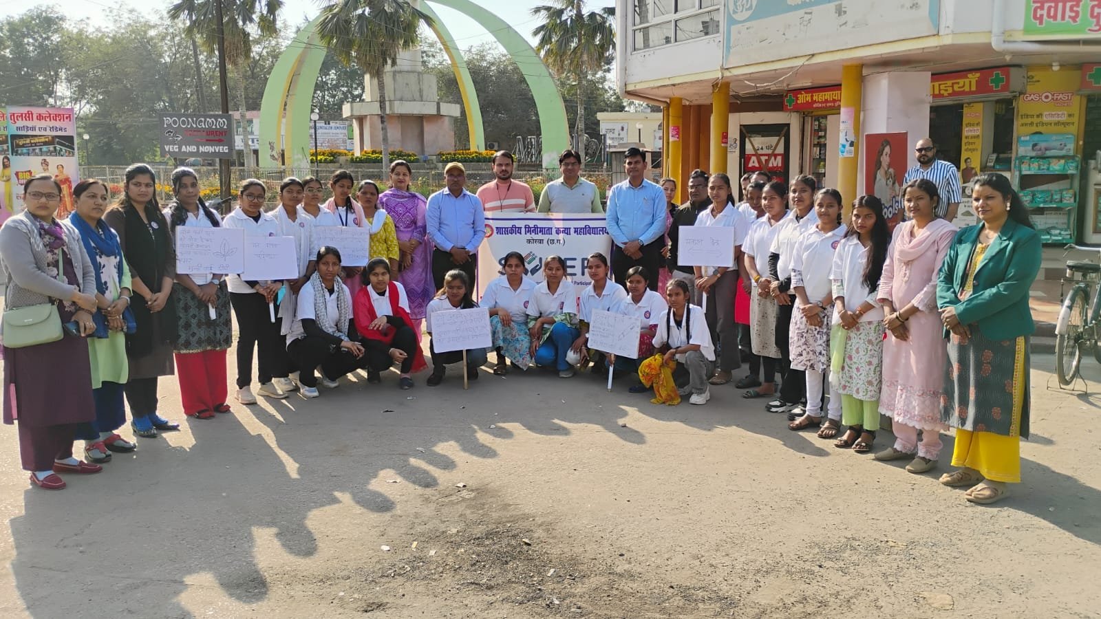 राष्ट्रीय मतदाता दिवस एवं विशेष गहन पुनरीक्षण एस.आई.आर. जागरूकता अभियान में शासकीय मिनीमाता कन्या महाविद्यालय की छात्राओं ने निष्पक्ष एवं नैतिक मतदान का दिया मजबूत संदेश