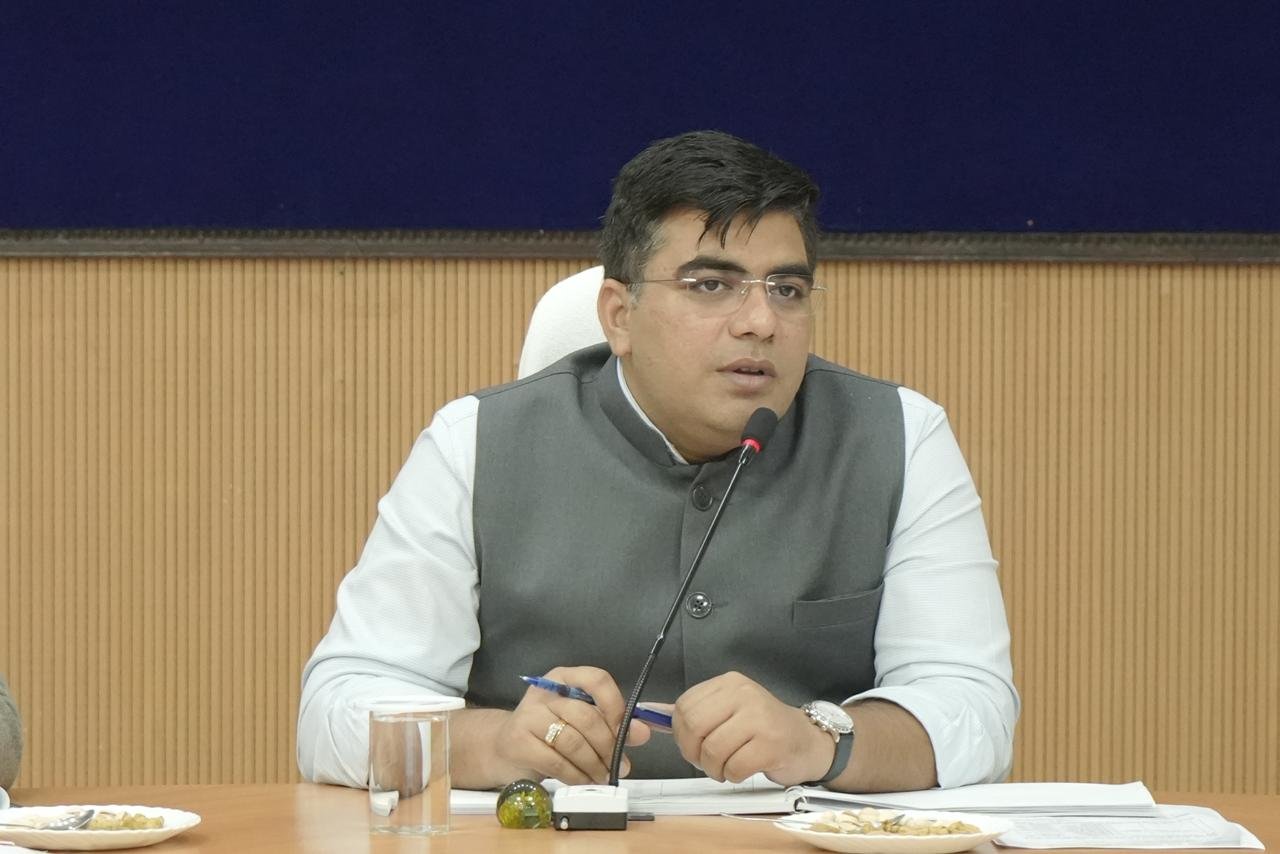 मातृ एवं शिशु स्वास्थ्यः स्वास्थ्य विभाग की रीढ़ : कलेक्टर  दुदावत भोजन की गुणवत्ता सुनिश्चित करने तथा कहीं भी कोई अव्यवस्था न होने देने के दिए निर्देश कलेक्टर  कुणाल दुदावत ने ली स्वास्थ्य विभाग की  समीक्षा बैठक