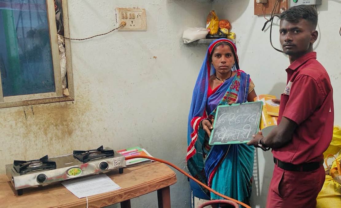 कलेक्टर जनदर्शन में आवेदन प्र्रस्तुत करने पर  मधुबाला साहू एवं  केशरी बाई साहू की समस्या का हुआ समाधान