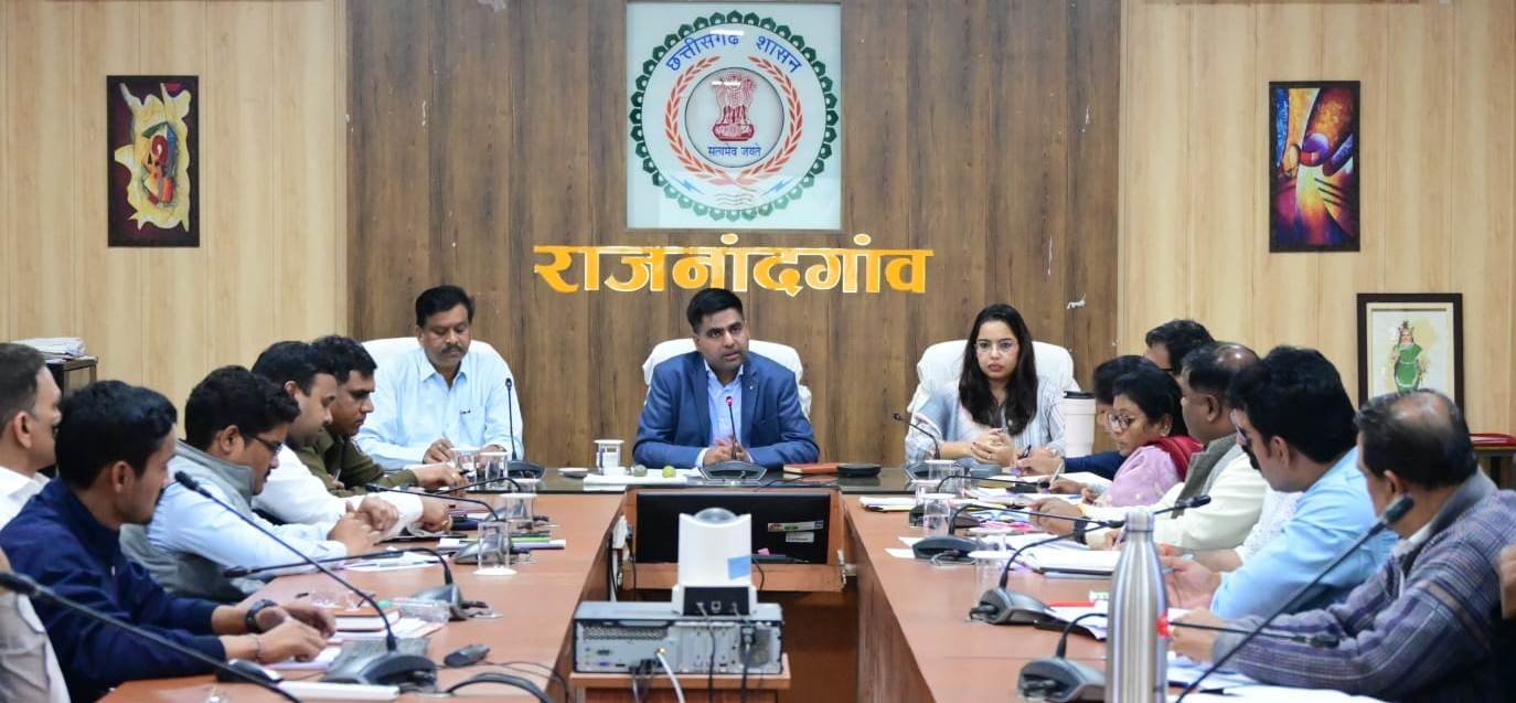 कलेक्टर ने जनदर्शन में संवेदनशीलतापूर्वक सुनी नागरिकों की समस्याएं