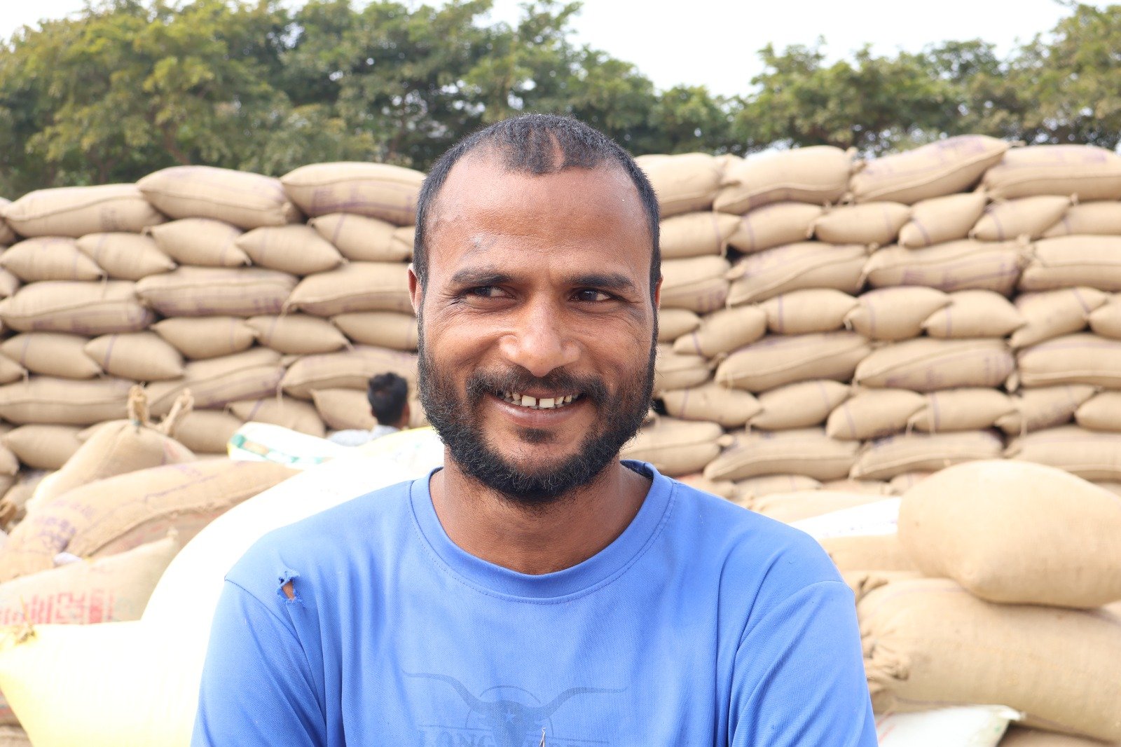 पारदर्शी धान खरीदी व्यवस्था से लाभान्वित हुए किसान रामप्रकाश कश्यप केंद्र में त्वरित व  पारदर्शी व्यवस्था का मिला लाभ