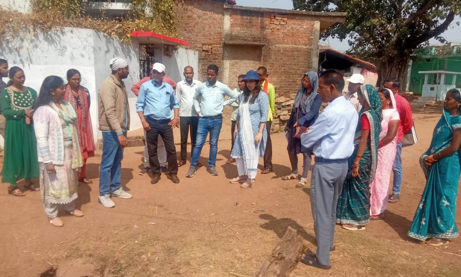 सीईओ जिला पंचायत ने प्रधानमंत्री आवास योजना-ग्रामीण अंतर्गत ग्राम टेड़ेसरा, सुरगी, कुभटगांव, संबलपुर में लंबित एवं निर्माणाधीन आवासों का निरीक्षण