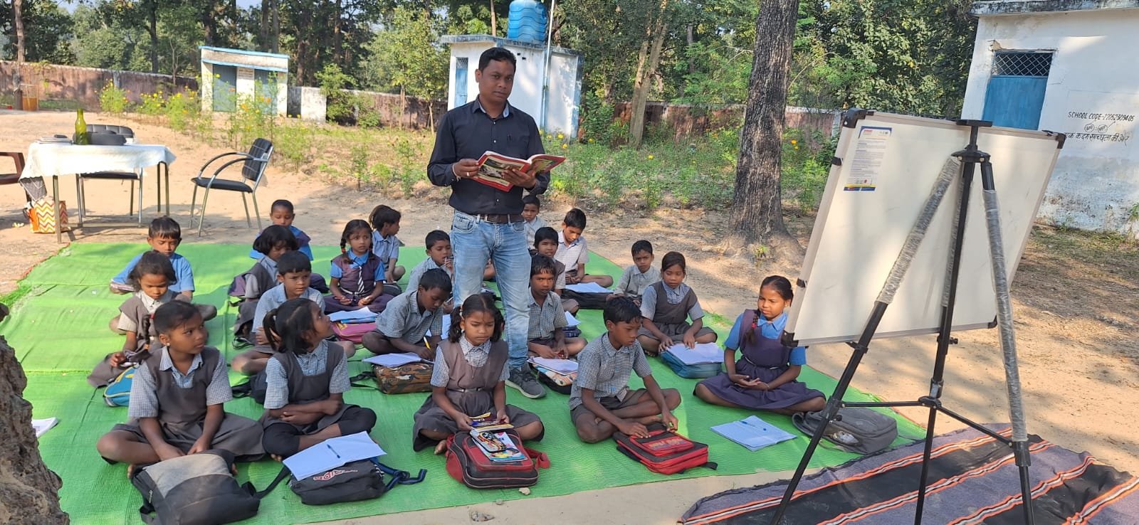 दूरस्थ धजाक प्राथमिक शाला में अब पढ़ाई की नई रोशनी युक्ति युक्तकरण की प्रक्रिया से ग्रामीण बच्चों को का भविष्य हो रहा बेहतर