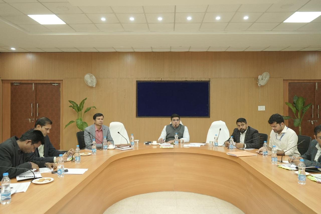 पाली महोत्सव 2026 की तैयारियों को लेकर कलेक्टर श्री कुणाल दुदावत ने ली समीक्षा बैठक महोत्सव के सफल व सुव्यवस्थित आयोजन हेतु विभिन्न विभागों को   दिए आवश्यक दिशा-निर्देश