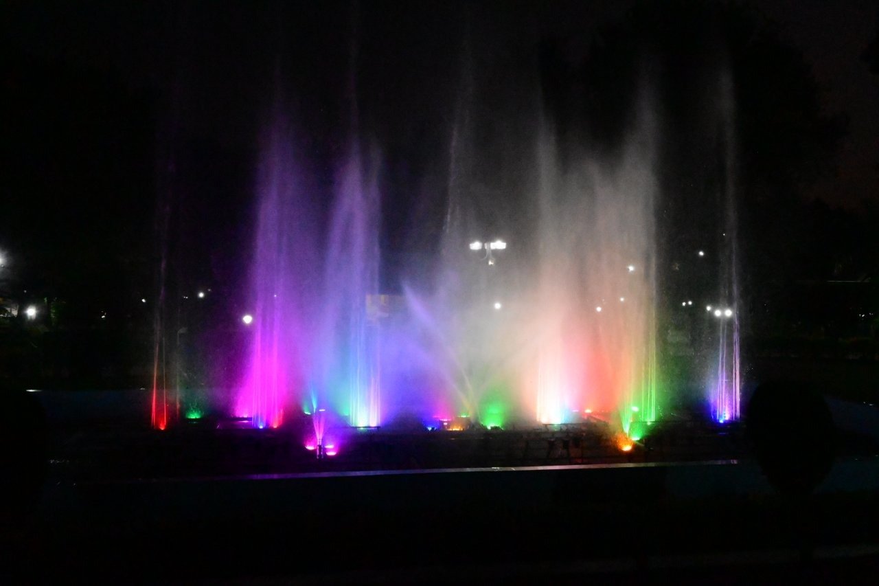 ऊर्जा पार्क में रंग-बिरंगे म्यूजिकल फाउंटेन की बिखरी मोहक छटा