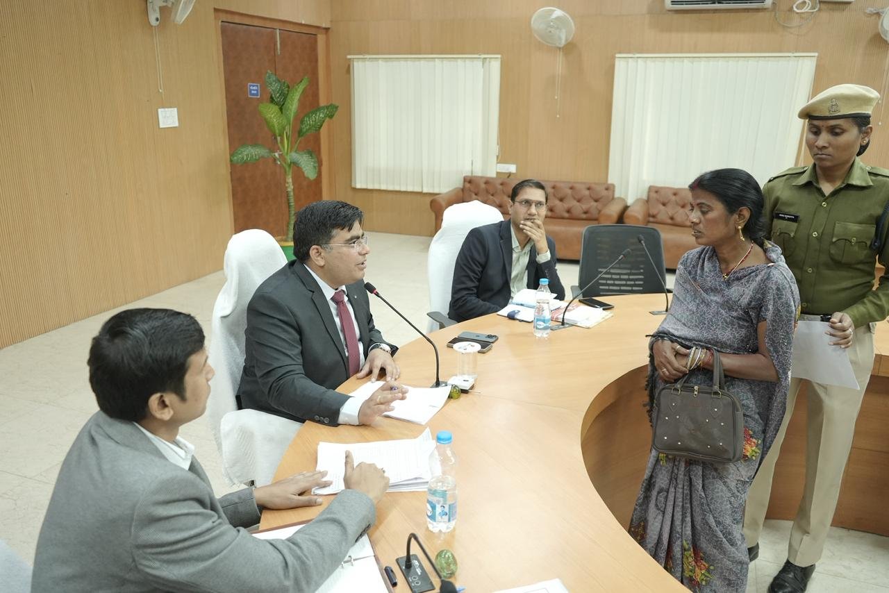 जनदर्शन में कलेक्टर ने सुनीं नागरिकों की समस्याएं, अधिकारियों को दिए त्वरित कार्रवाई के निर्देश