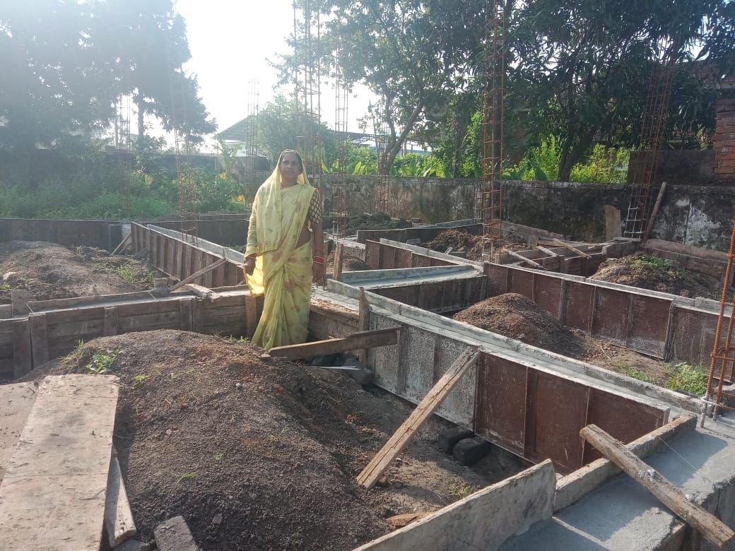 बिहान से व्यवसाय तक: सेंट्रिंग प्लेट के माध्यम से जामुन साहू बनीं आत्मनिर्भर