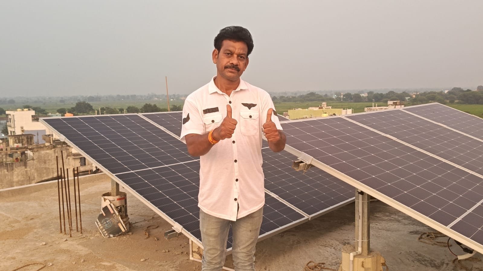 पीएम सूर्यघर योजना से रोशन हुआ शिक्षक राजेश साहू का घर