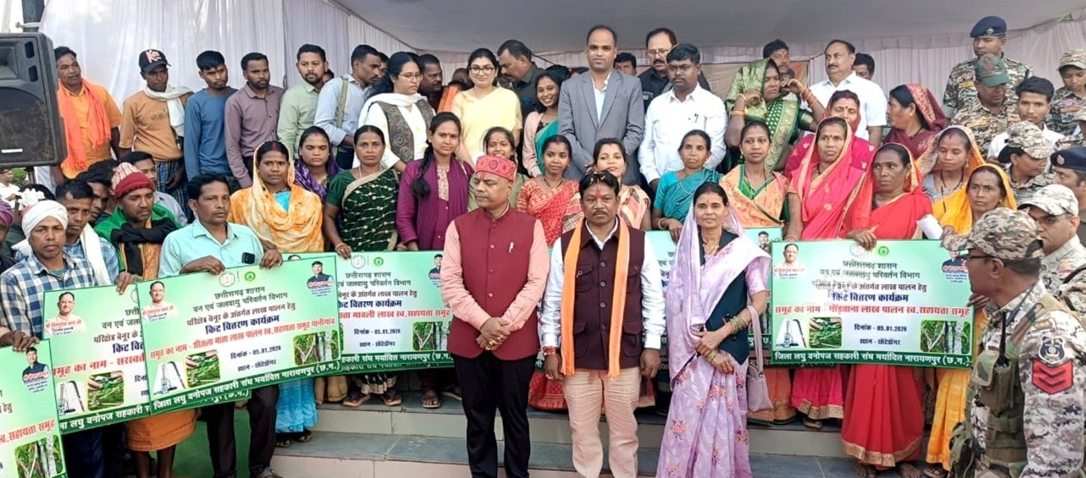 स्व-सहायता समूहों को लाख किट का वितरण