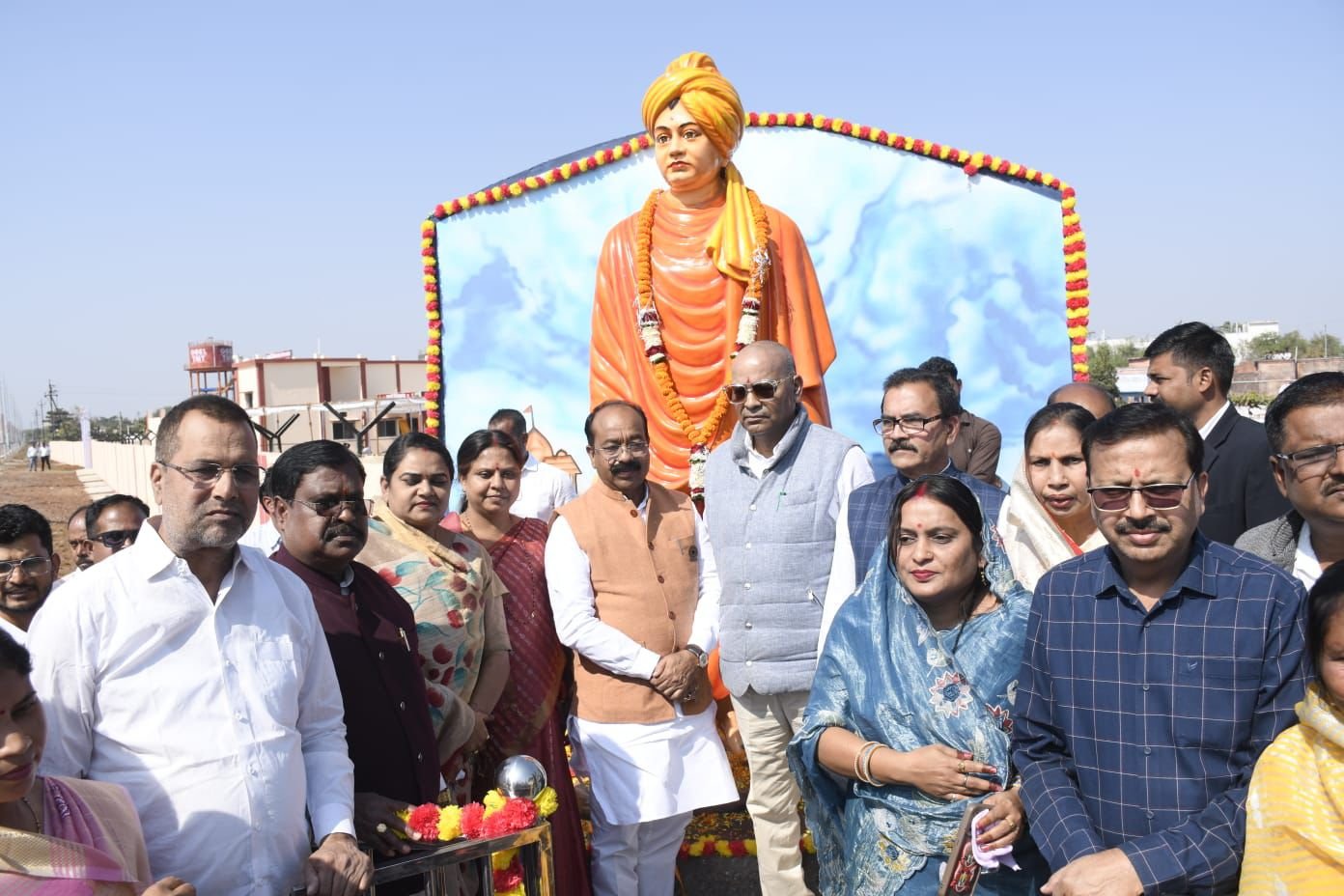 स्वामी विवेकानंद मंगल भवन का लोकार्पण करते हुए उप मुख्यमंत्री  अरुण साव।