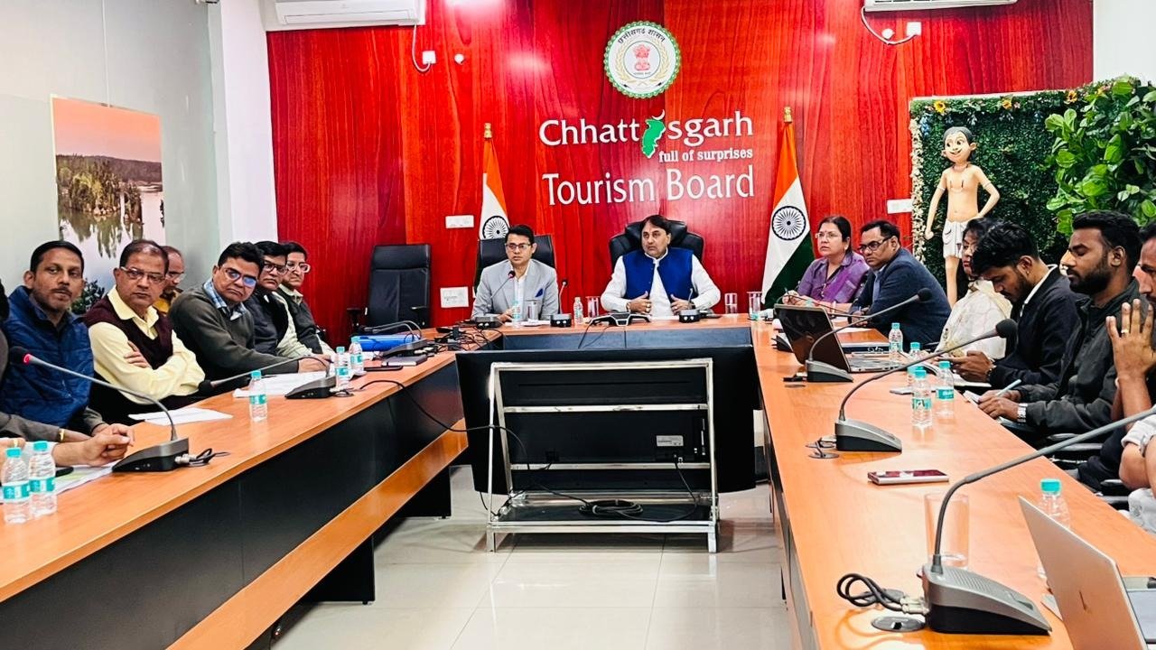 भोरमदेव कॉरिडोर परियोजना शीध्र पूर्ण करने के लिए छत्तीसगढ़ पर्यटन बोर्ड के अध्यक्ष नीलू शर्मा ने ली समीक्षा बैठक