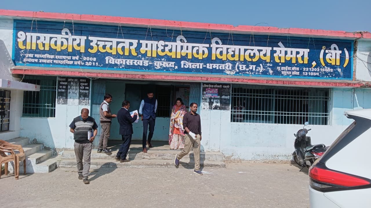 कलेक्टर ने कुरूद विकासखंड के स्कूलों का किया औचक निरीक्षण बोर्ड परीक्षा तैयारी में लापरवाही पर प्राचार्य एवं परीक्षा प्रभारी को नोटिस के निर्देश