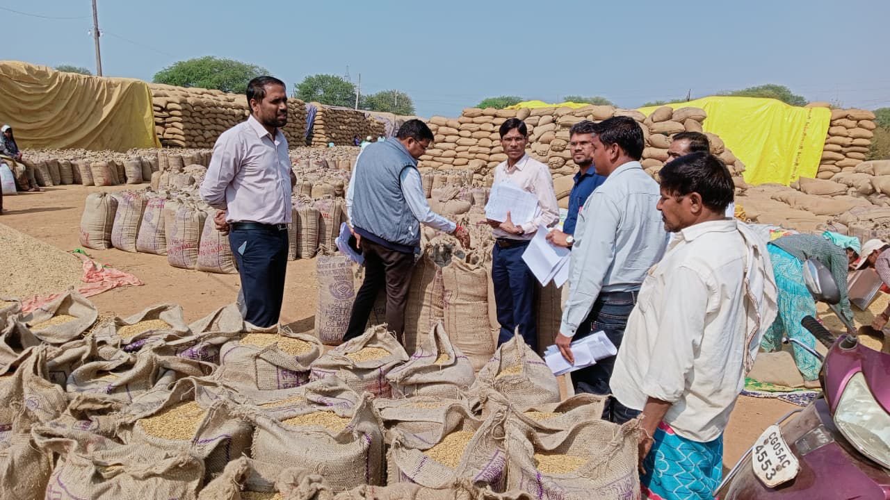 धमतरी जिले के सभी धान उपार्जन केन्द्रों में समर्थन मूल्य पर धान खरीदी सुव्यवस्थित, पारदर्शी एवं सुचारु रूप से संचालित