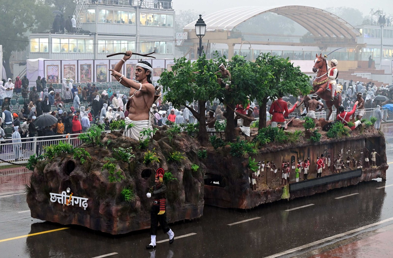 देश के पहले जनजातीय डिजिटल संग्रहालय की थीम पर कर्तव्य पथ पर सजी छत्तीसगढ़ की झांकी: फुल ड्रेस रिहर्सल में छत्तीसगढ़ की झांकी ने दिखाई जनजातीय संस्कृति की जीवंत झलक