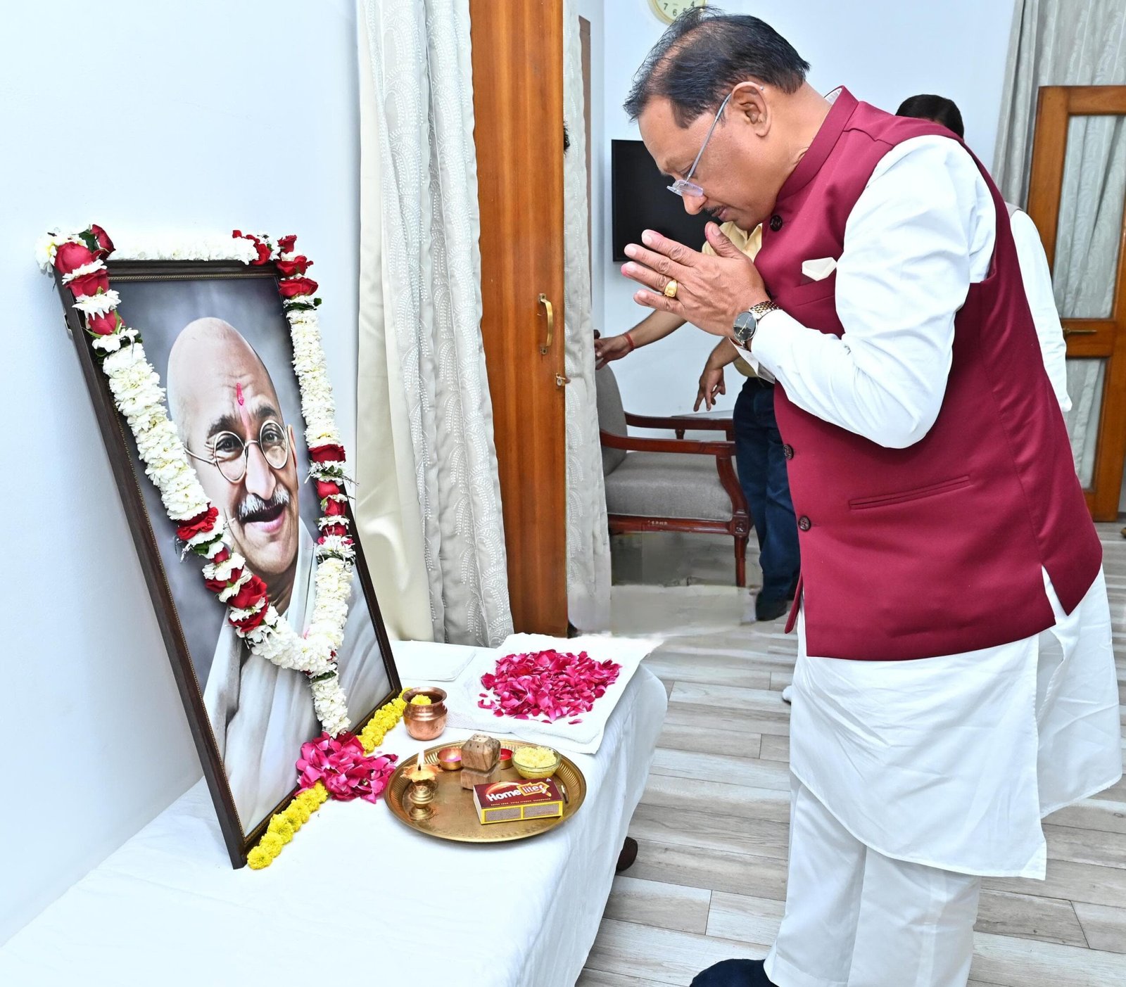 मुख्यमंत्री विष्णु देव साय ने महात्मा गांधी की पुण्यतिथि पर उन्हें किया नमन