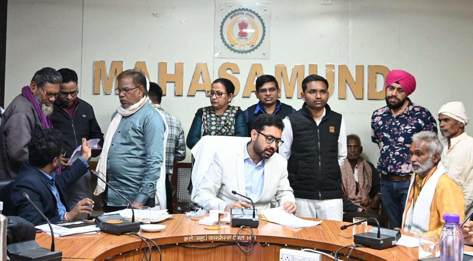 कलेक्टर लंगेह ने जन चौपाल में सुनी लोगों की समस्याएं, गुणवत्तापूर्ण निराकरण के दिए निर्देश