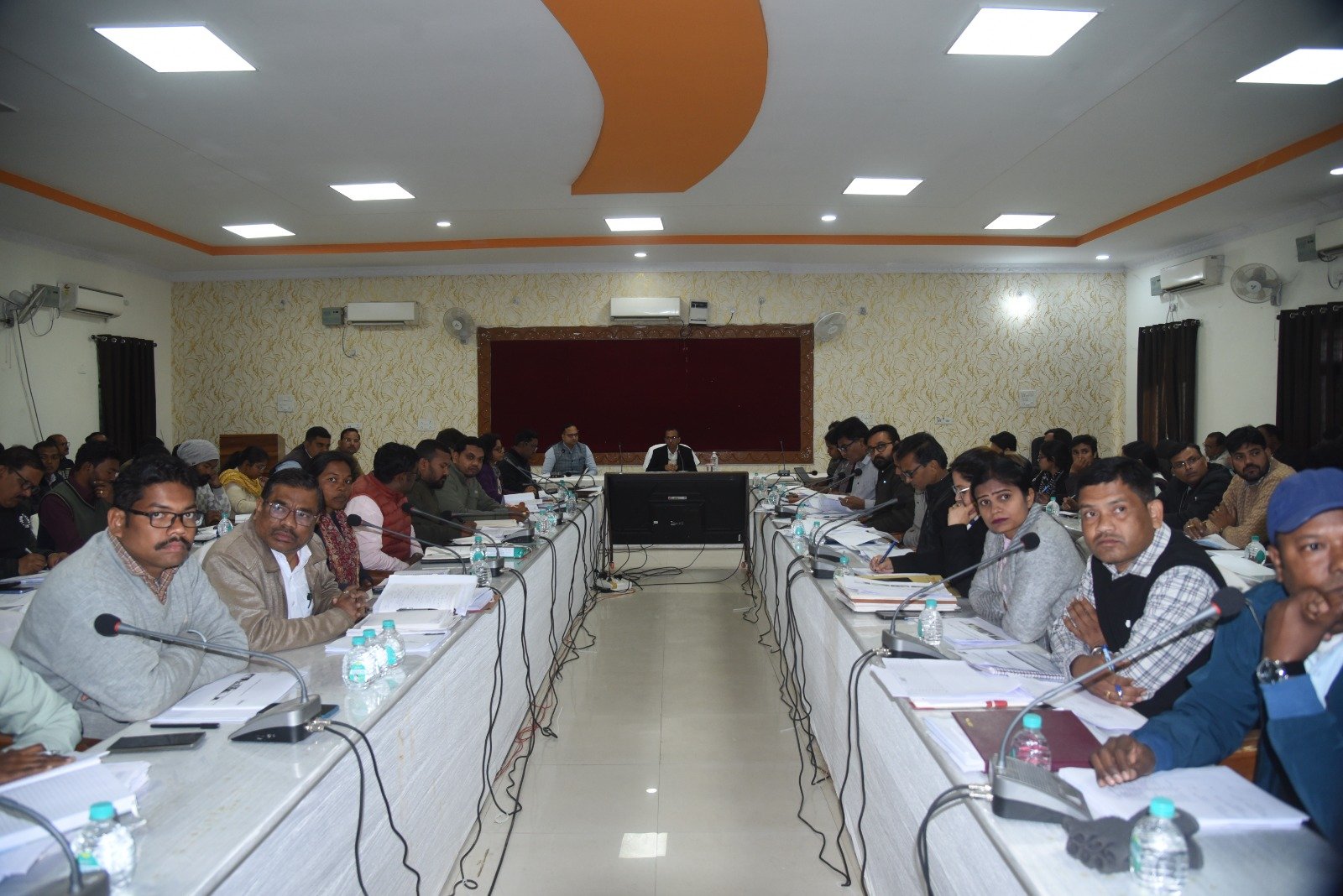 पंचायत एवं ग्रामीण विकास विभाग के कार्यों की हुई समीक्षा बैठक