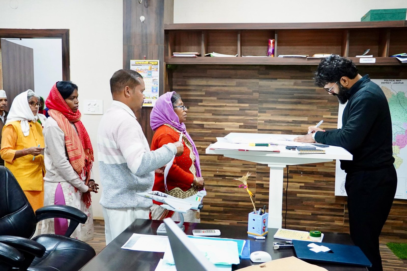 जनदर्शन में आए मामलों का समयबद्ध एवं गुणवत्तापूर्ण निराकरण करें सुनिश्चित : कलेक्टर  रोहित व्यास