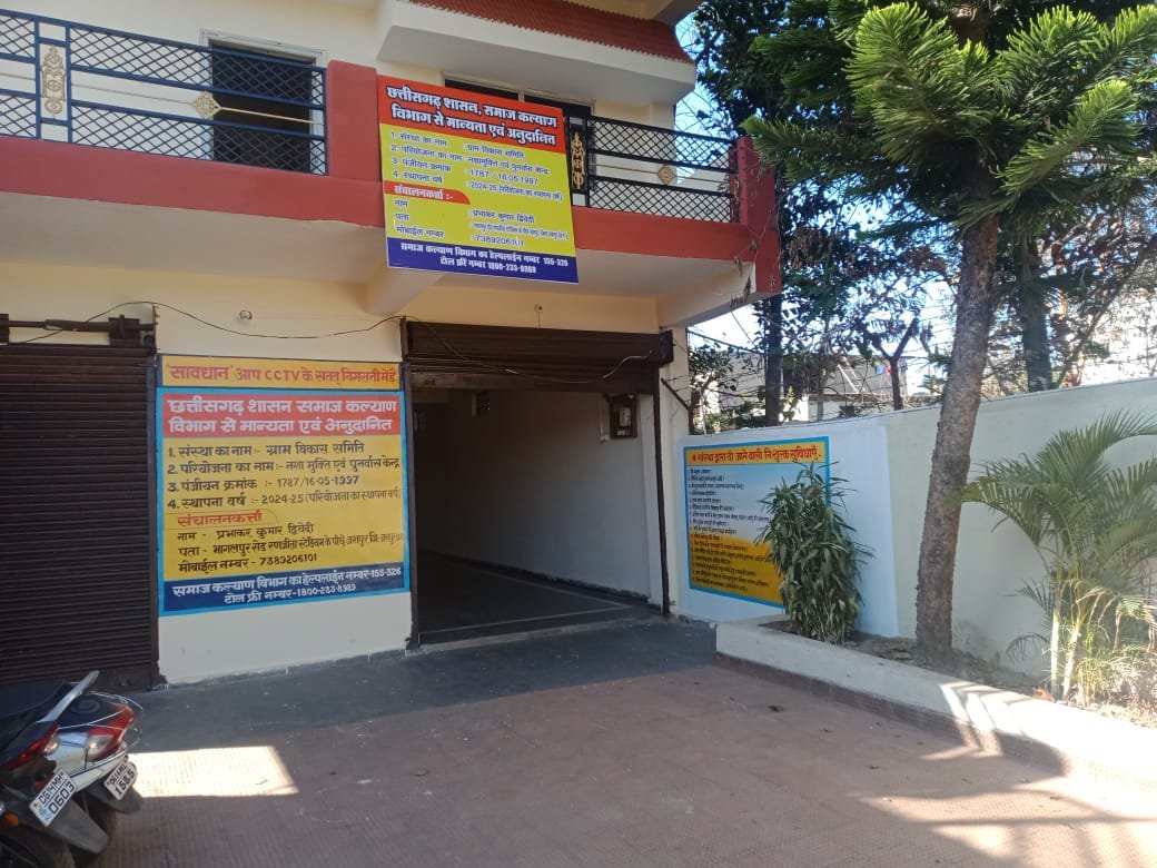 नशा मुक्ति केंद्र बना जीवन बदलने की राह जशपुर में नशे की गिरफ्त से मुक्त हुआ युवक आत्मनिर्भर बनकर परिवार का बना सहारा