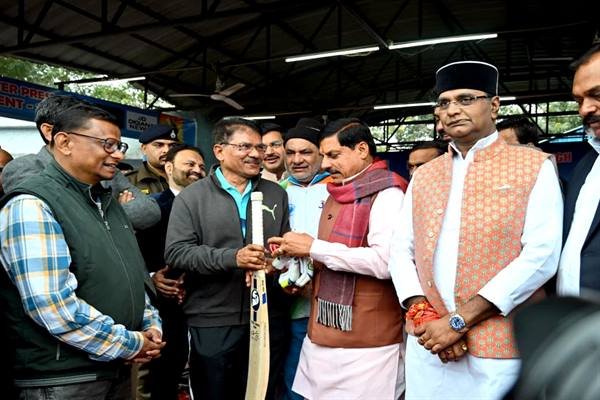 पत्रकार साथियों की कलम की बाउंसर, शब्दों की गुगली और रिपोर्टर्स का रन रेट लोकतंत्र में लगाता है चार चांद: मुख्यमंत्री डॉ. यादव