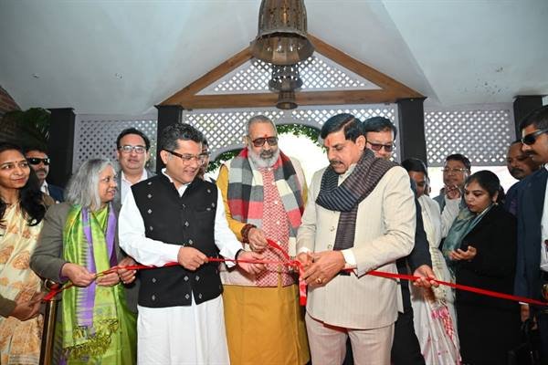 म.प्र. सरकार ने वस्त्र उद्योग को रोजगारपरक औद्योगिक विकास में दी सर्वोच्च प्राथमिकता : मुख्यमंत्री डॉ. यादव