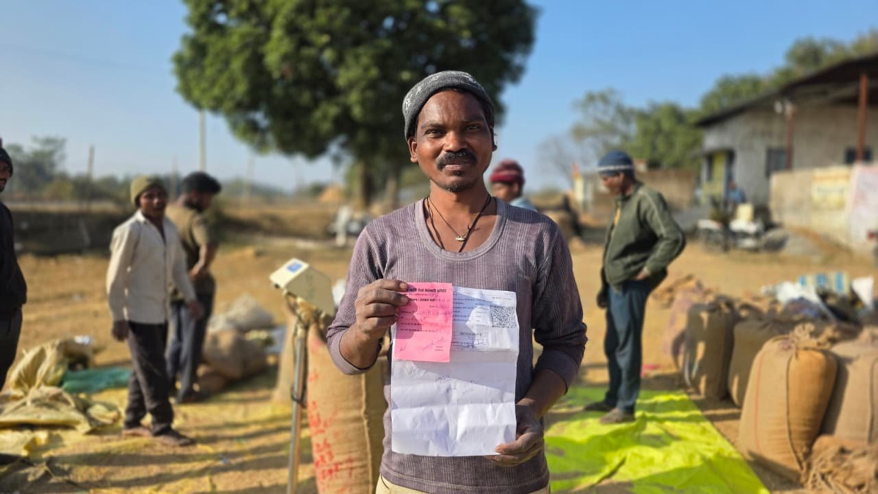 धान उपार्जन केन्द्रों की पारदर्शी व्यवस्था से किसानों को मिल रही सुविधा डिजिटल टोकन व्यवस्था से धान विक्रय करना हुआ आसान