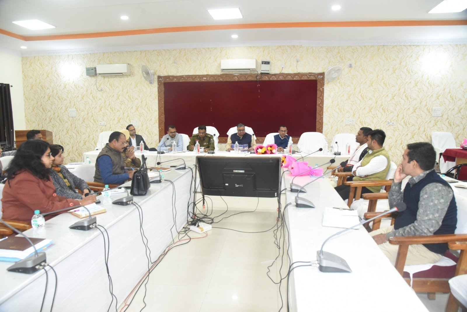 मैनपाट महोत्सव 2026 के आयोजन हेतु पर्यटन एवं संस्कृति मंत्री   राजेश अग्रवाल की अध्यक्षता में बैठक संपन्न