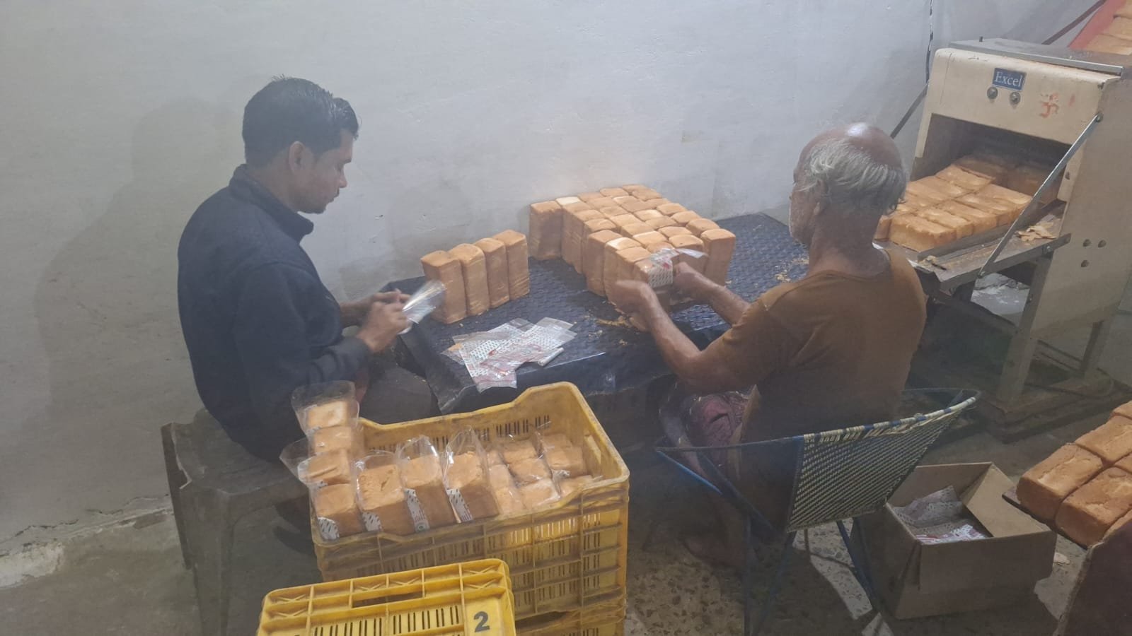 सरकारी नौकरी का मोह त्याग स्वरोजगार से संवारी किस्मत: पीएम रोजगार सृजन योजना से आत्मनिर्भर बने आकाश डिक्सेना