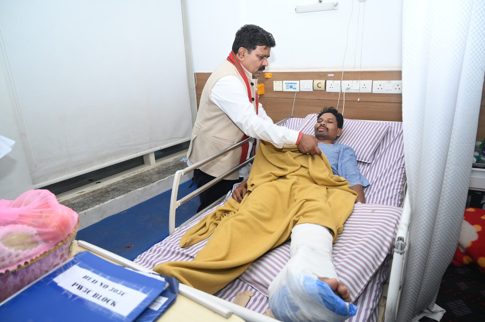 उपमुख्यमंत्री  विजय शर्मा ने आईईडी ब्लास्ट में घायल जवानों से अस्पताल में की मुलाकात